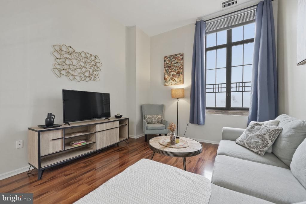 1601 Spring Garden Street #313 photo 1