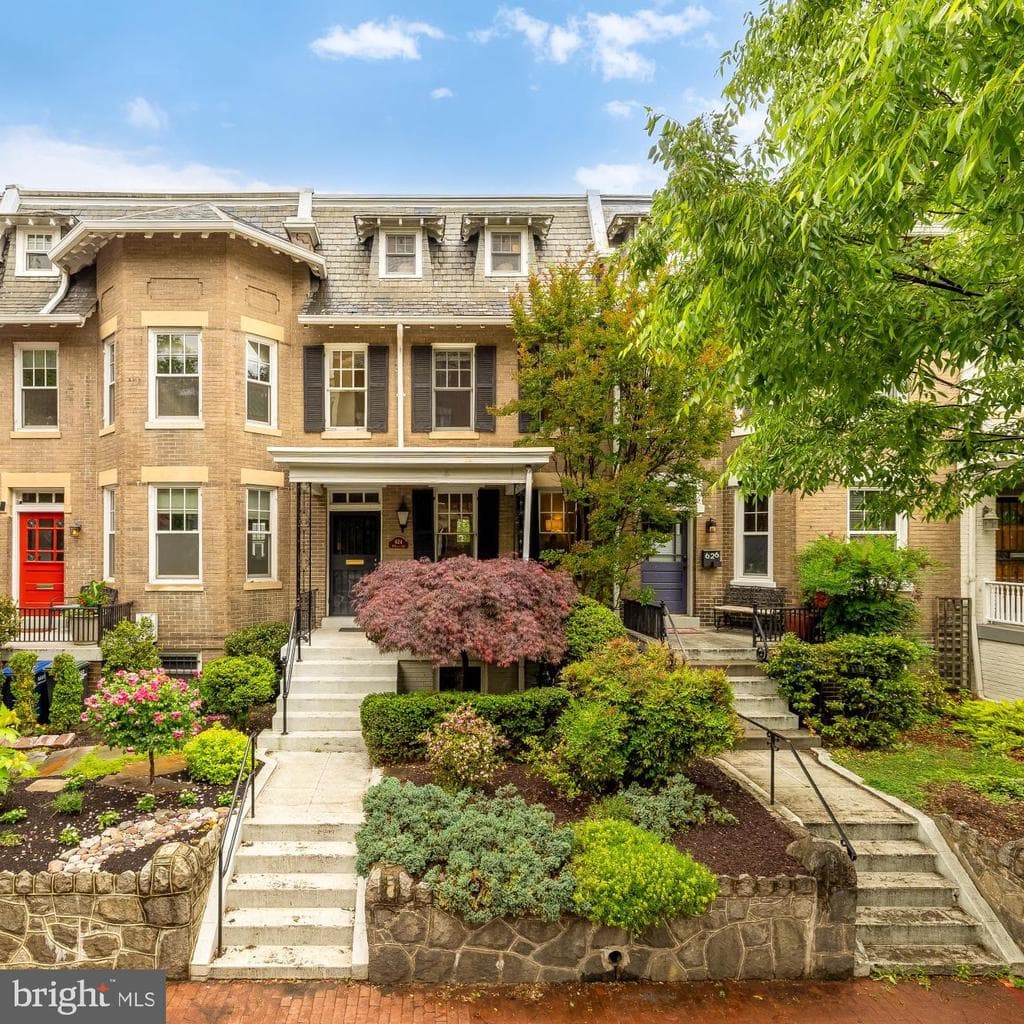 624 D Street NE photo 1