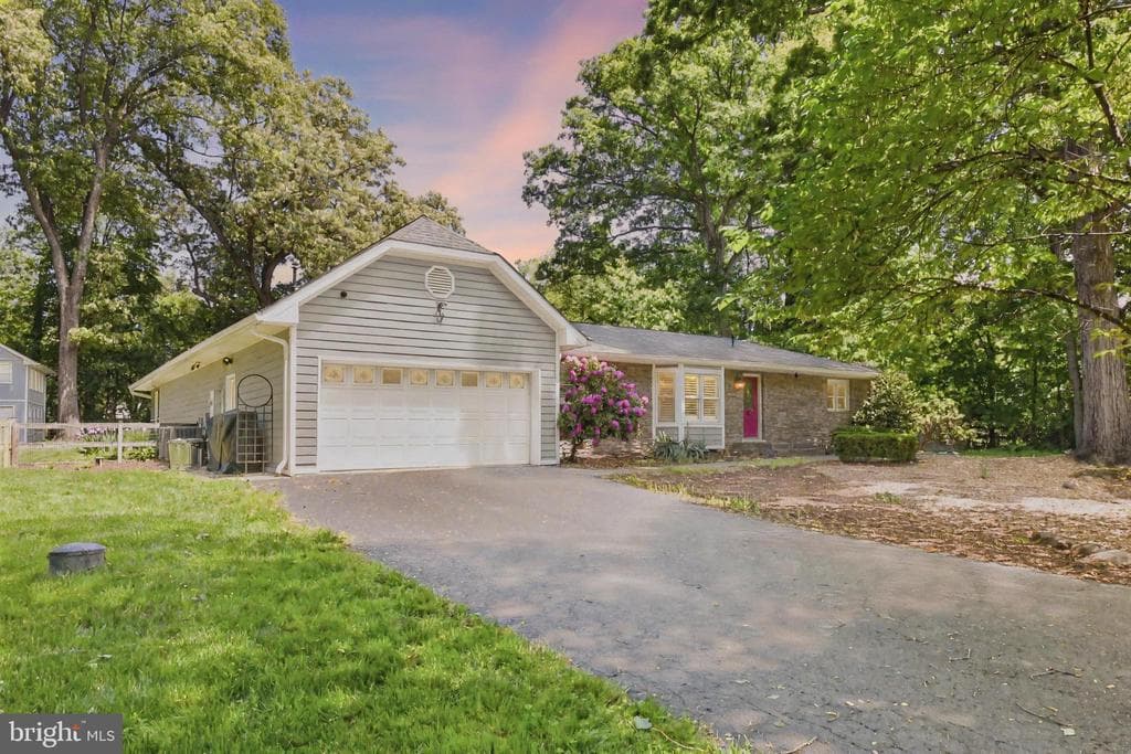 14 Oak Lane photo 1