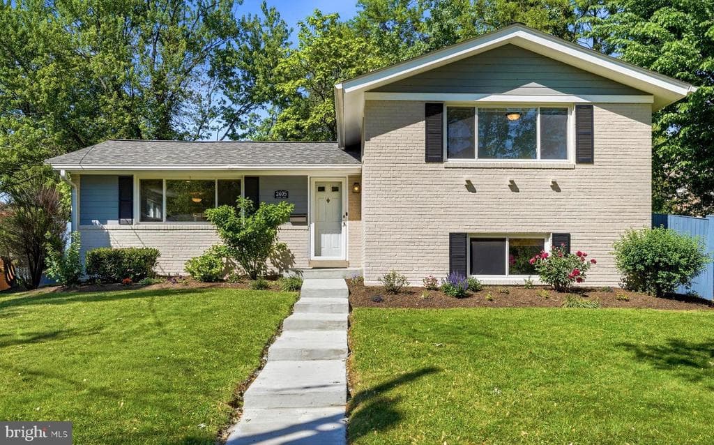 2405 Lillian Drive photo 1