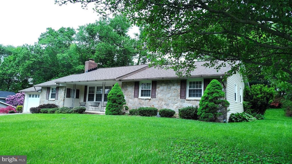 508 Camelot Drive photo 1