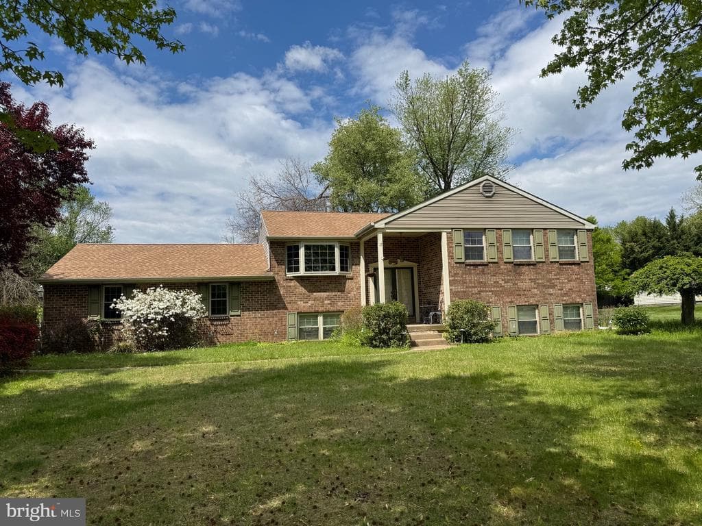 17 E Pickering Bend photo 1