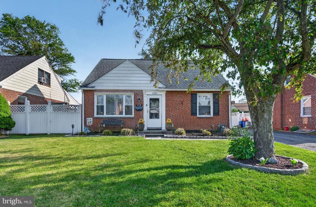 1332 Harrington Road photo 1