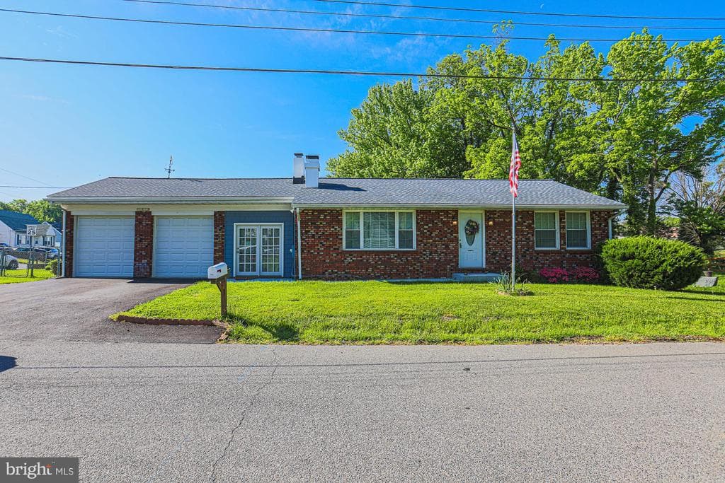 7933 34th Street photo 1