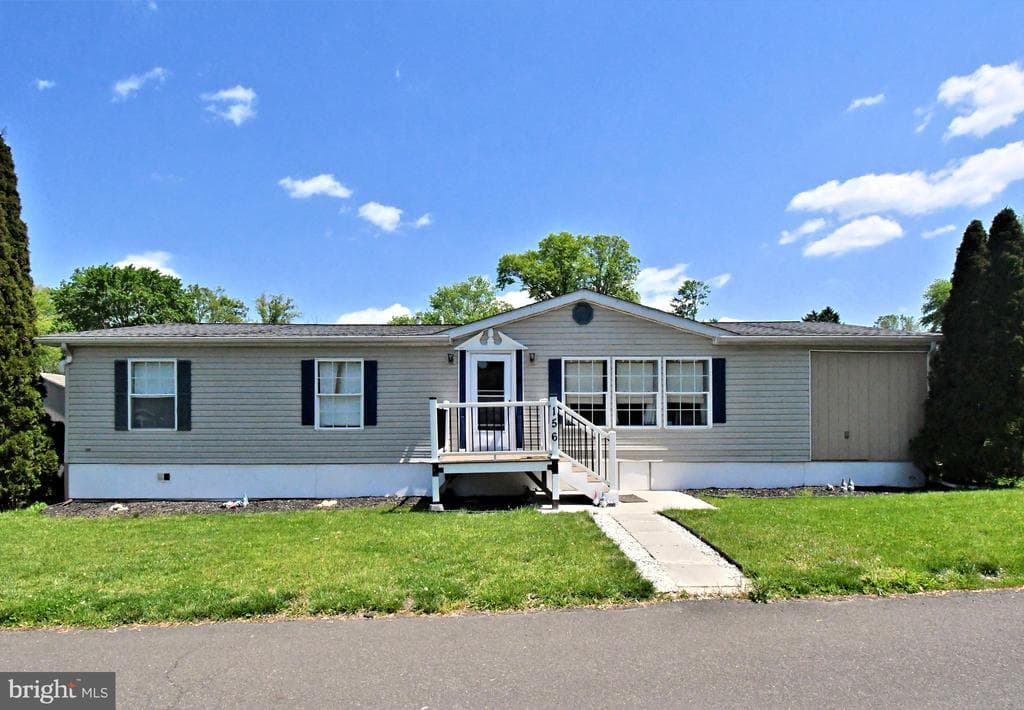 156 Vaux Drive photo 1