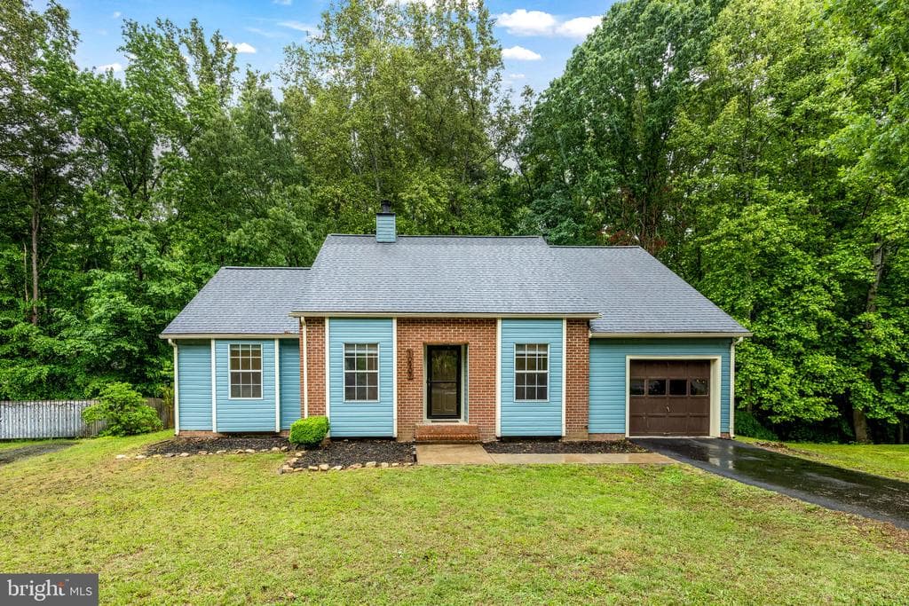 10907 Crestwood Drive photo 1
