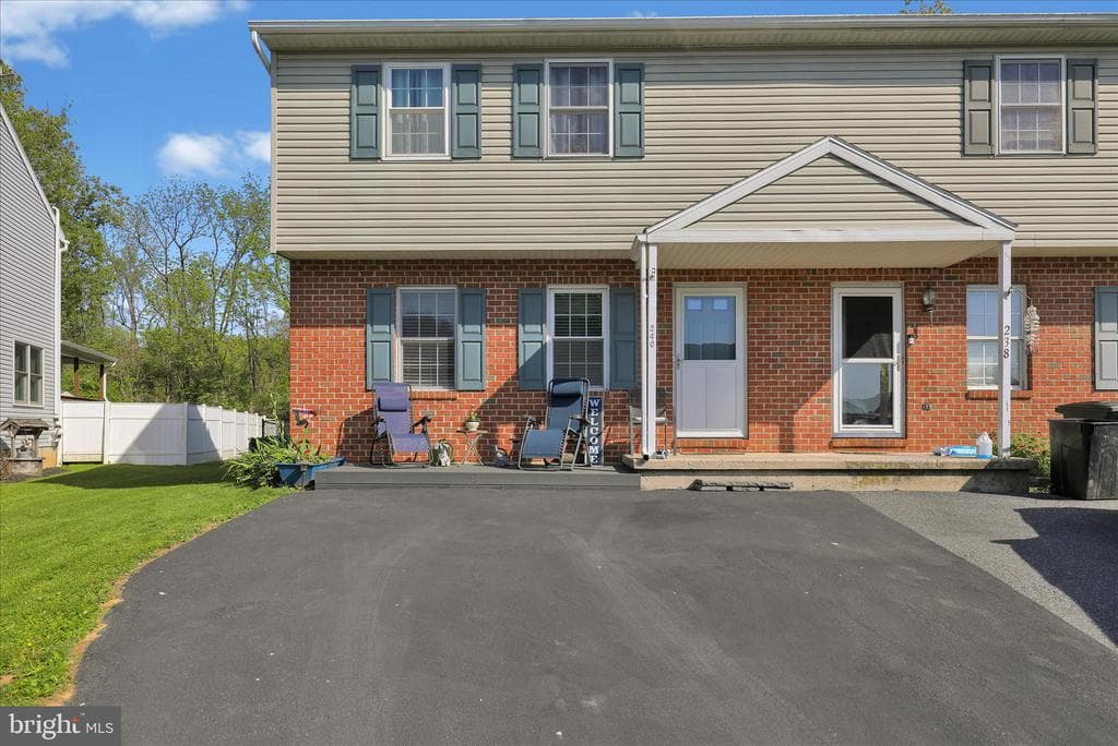 240 Hickory Drive photo 1