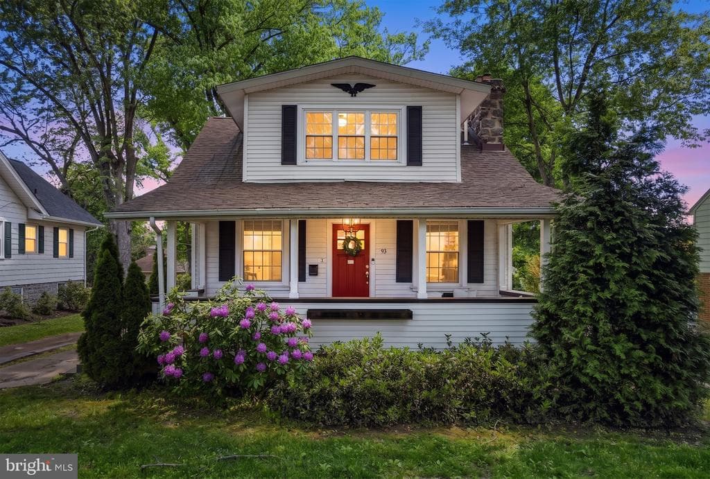 93 Saxer Avenue photo 1
