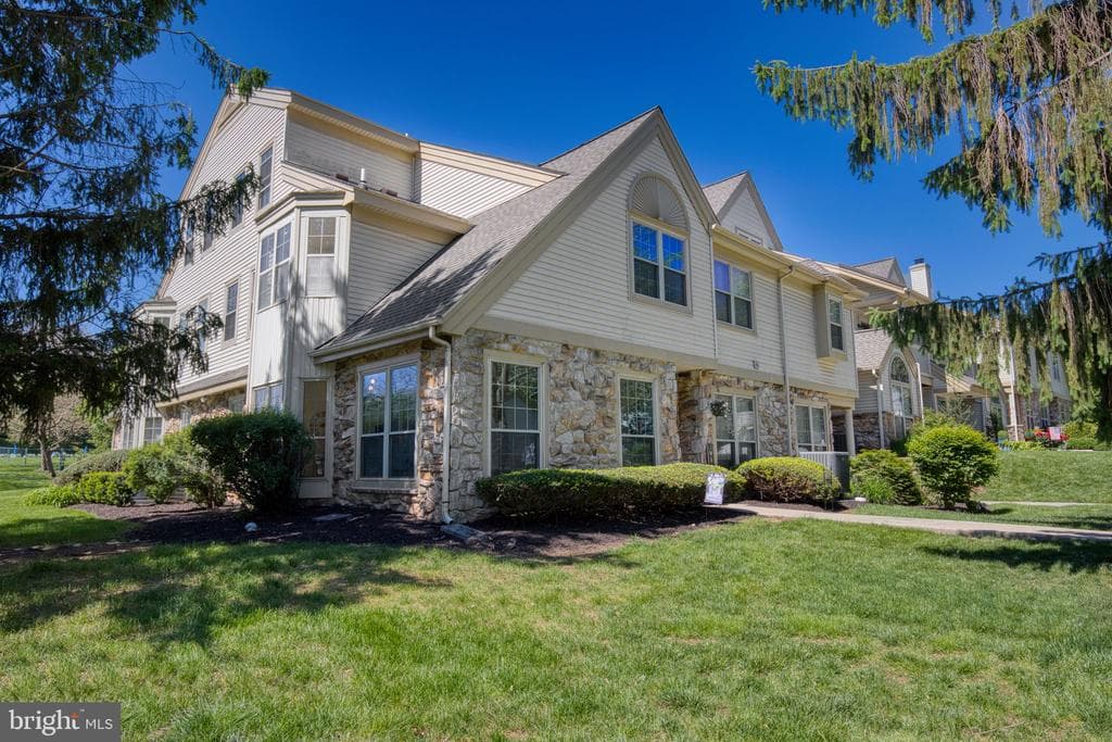 1408 Stratford Court #condo 1408 photo 1