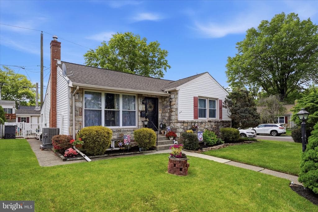 654 Oakdale Avenue photo 1