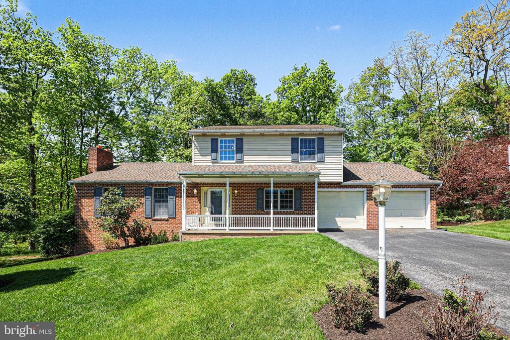 802 Leeds Court photo 1