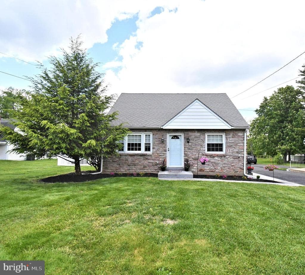 2108 N Line Street photo 1