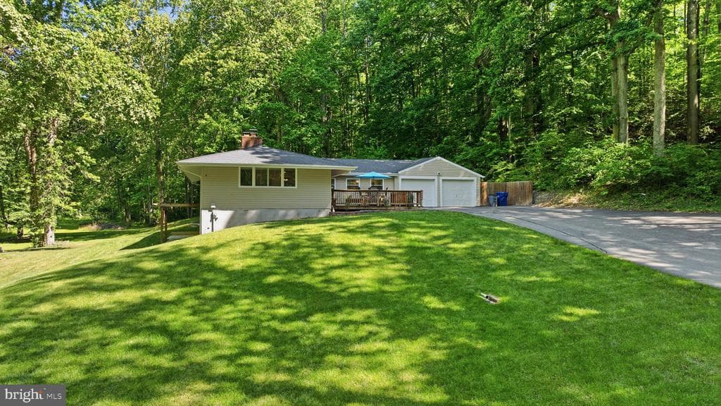 4390 Woodview Lane photo 1
