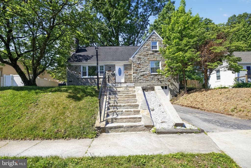 1504 Pickett Road photo 1