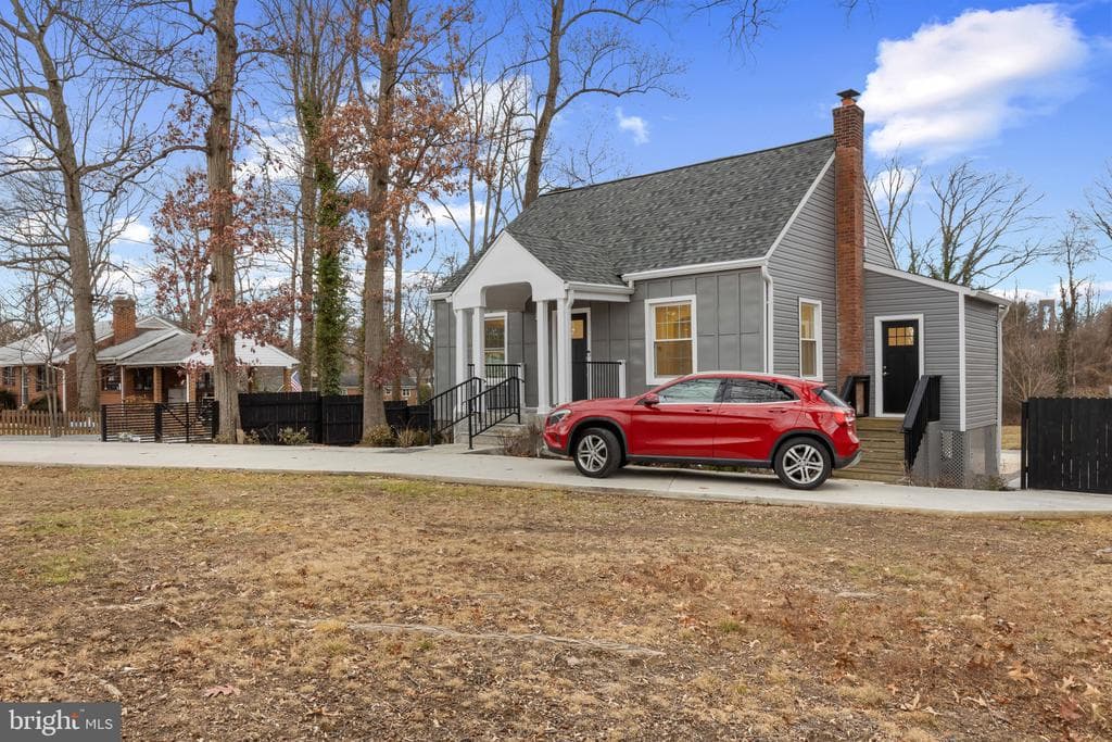 3284 Annandale Road photo 1