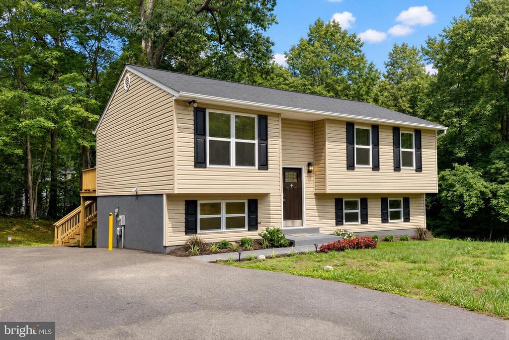 2024 Yew Court photo 1