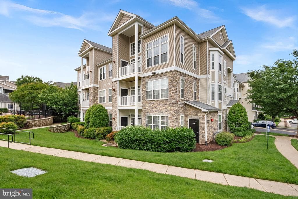 504 Sunset View Terrace SE #304 photo 1