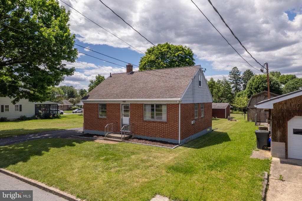 420 Maple Hill Avenue photo 1