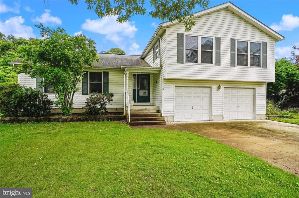 273 North Drive photo 1