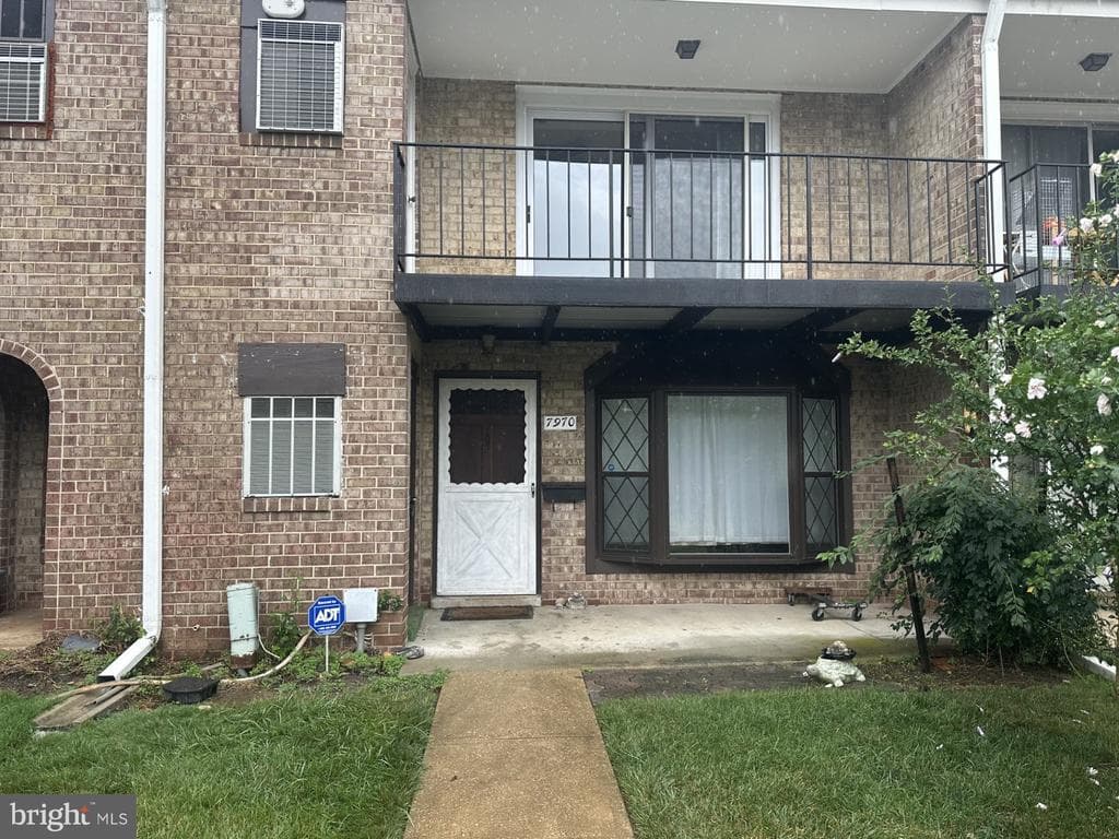 7970 Lakecrest Drive photo 1