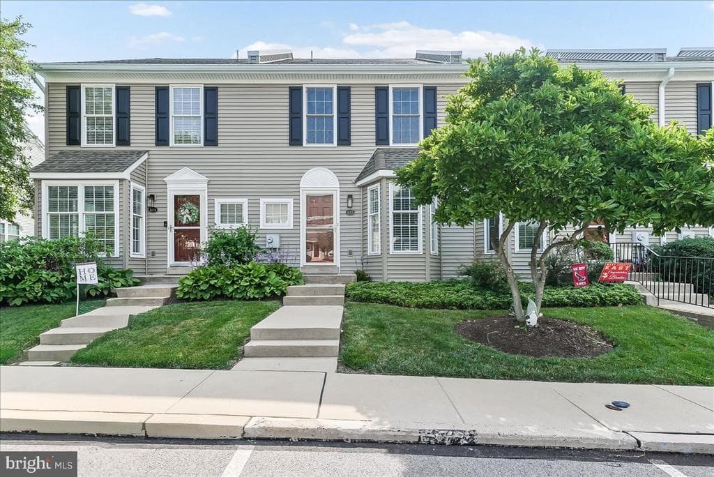 673 Metro Court #27, West Chester