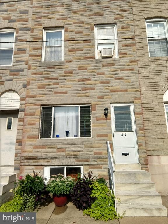 319 S East Avenue photo 1