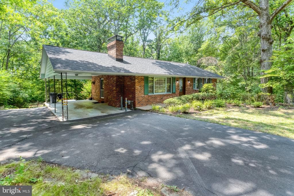18355 Sharon Road, Triangle