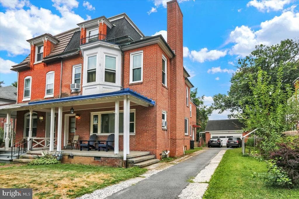 132 Windsor Street photo 1