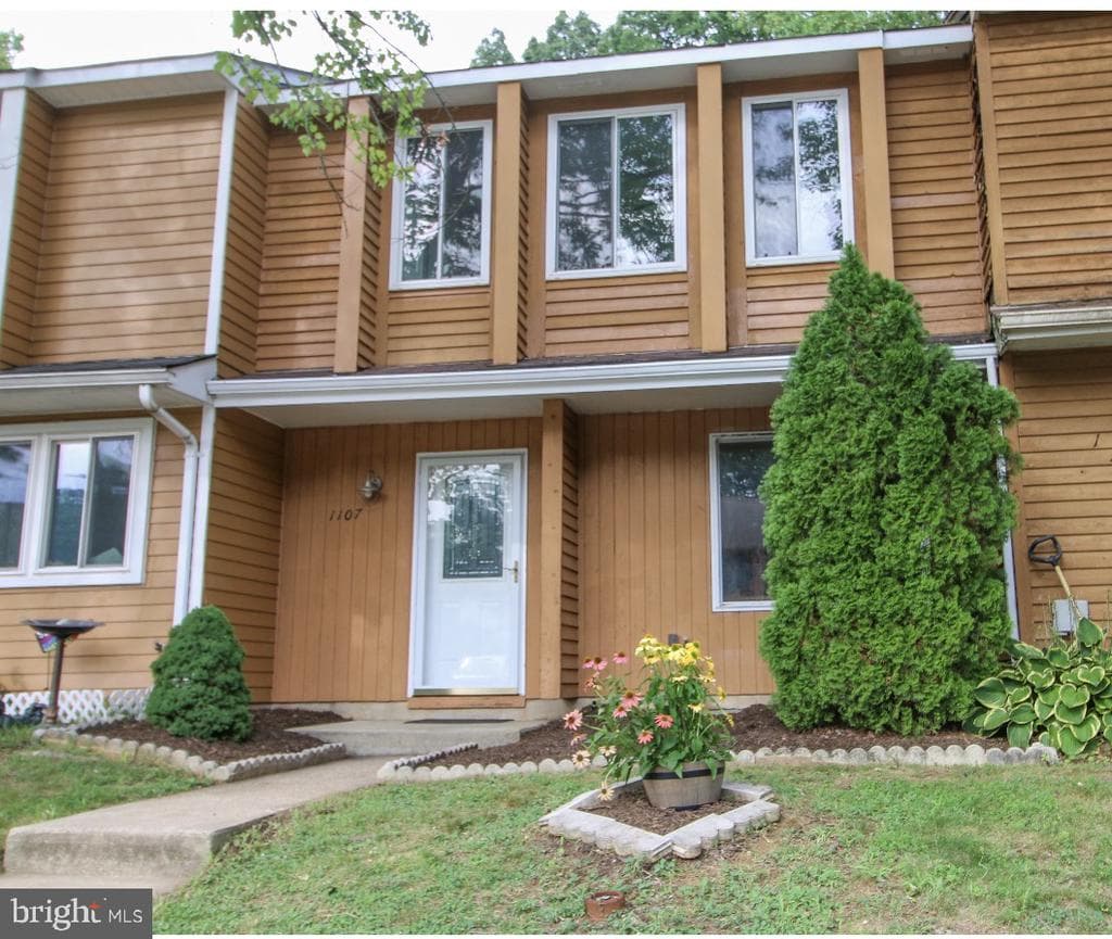 1107 Commanders Way S photo 1