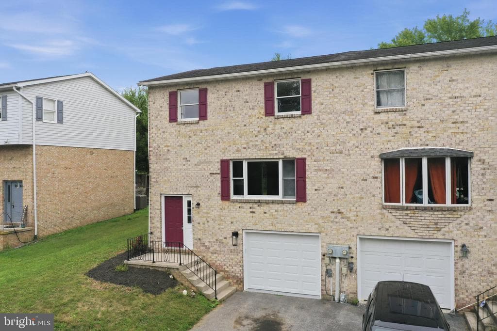 1464 Hollywell Avenue, Chambersburg
