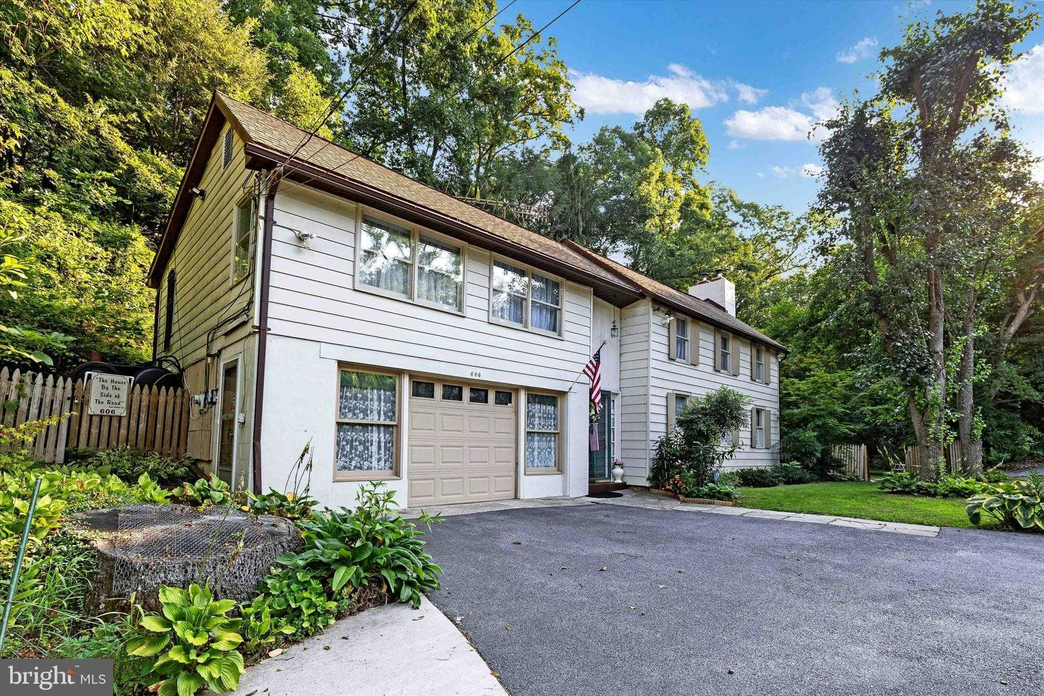 606 Freeland Rd, Freeland