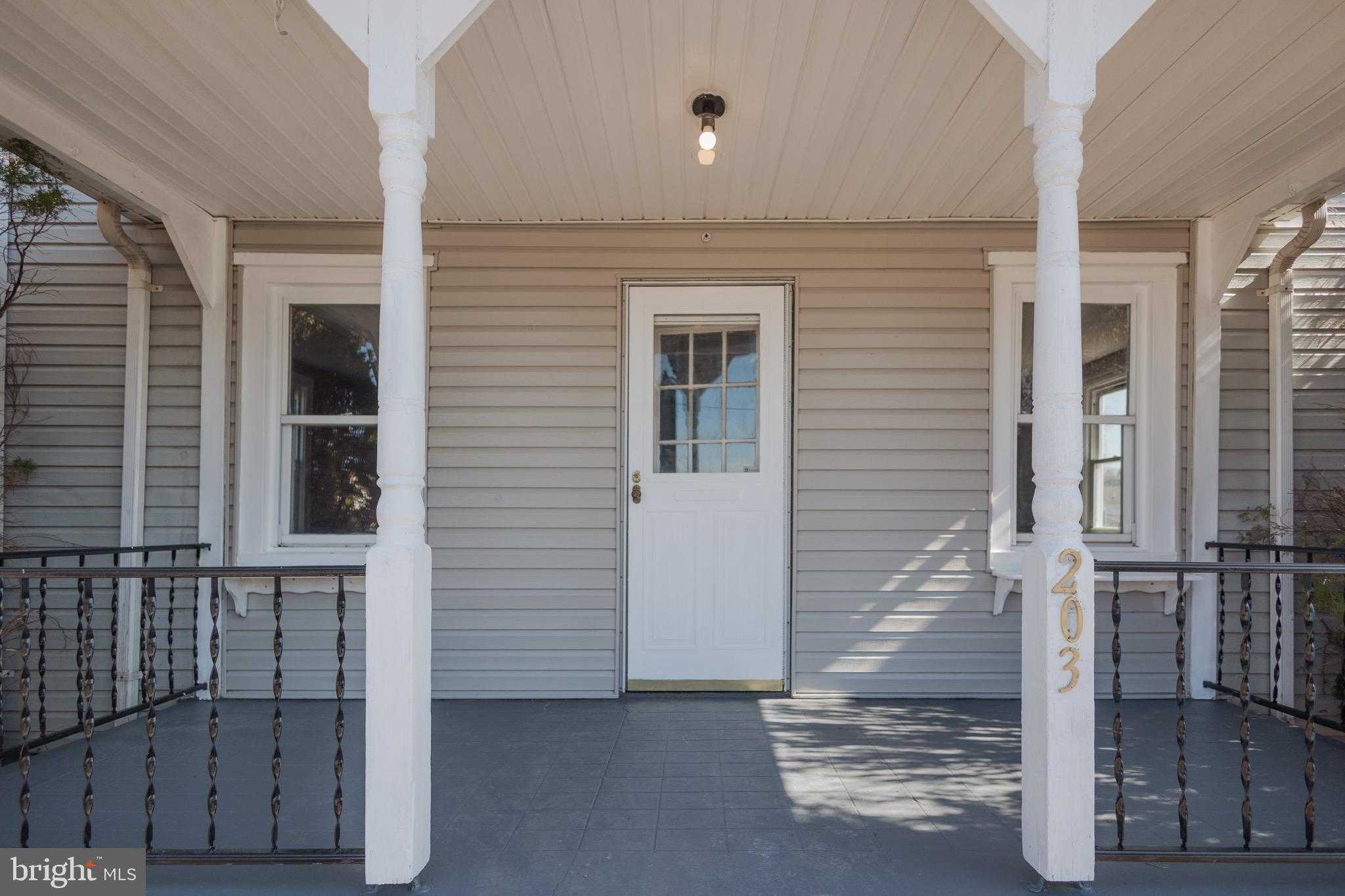 203 S George St photo 3