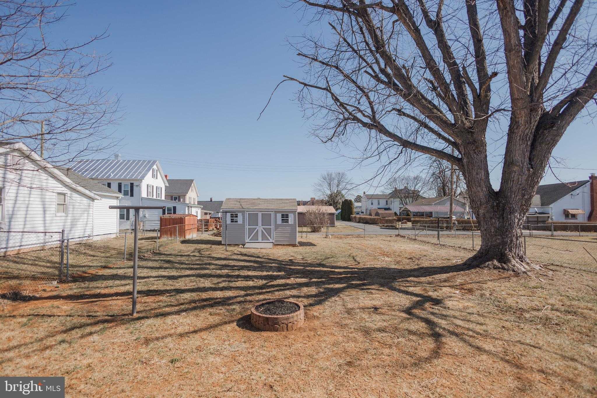 203 S George St photo 32