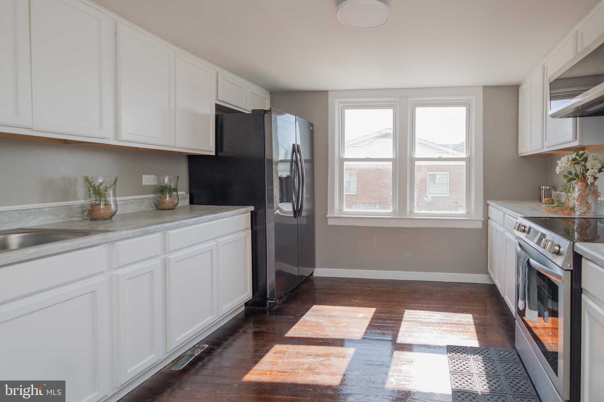 203 S George St photo 9