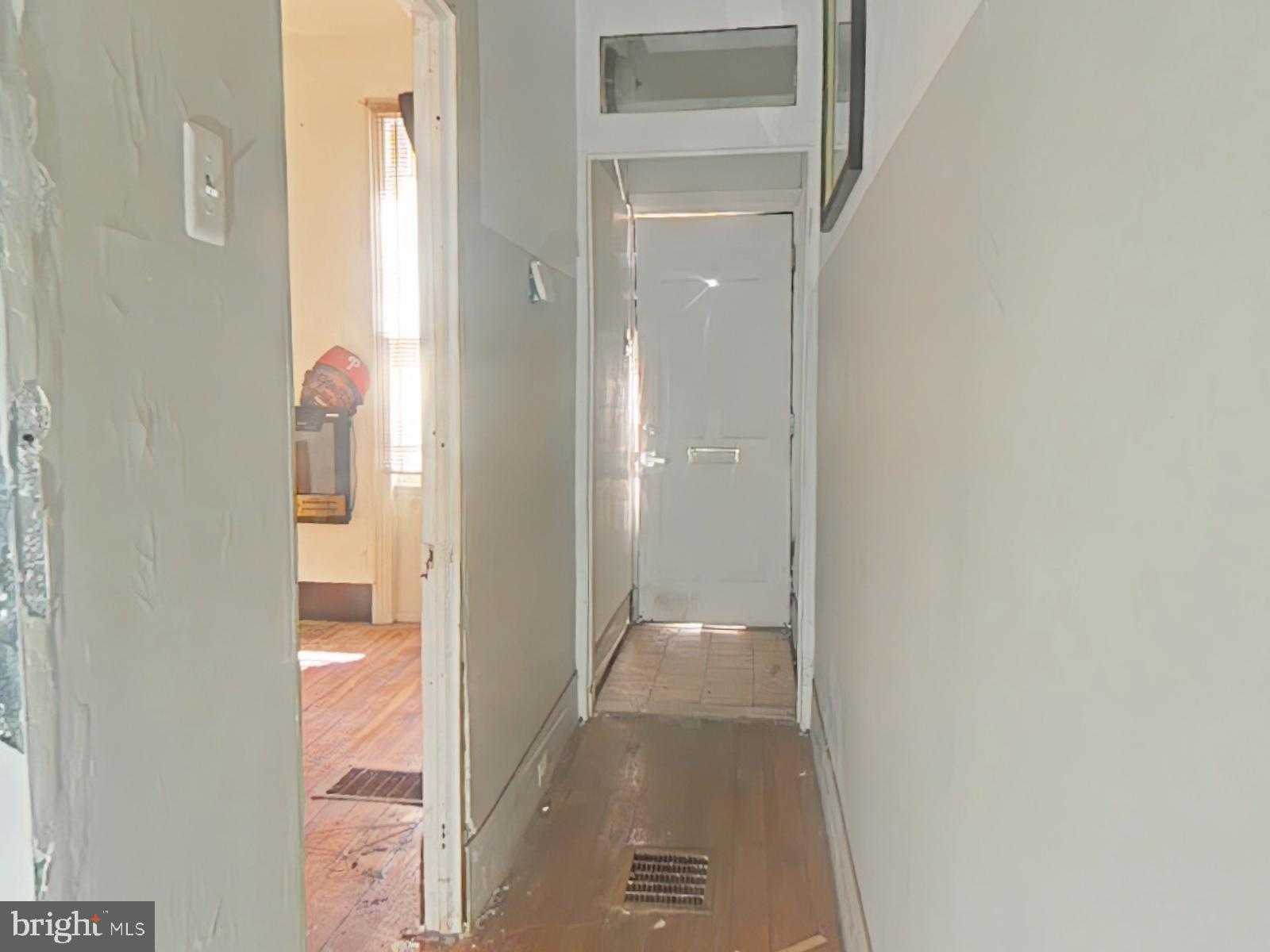 1708 N Lambert St photo 2