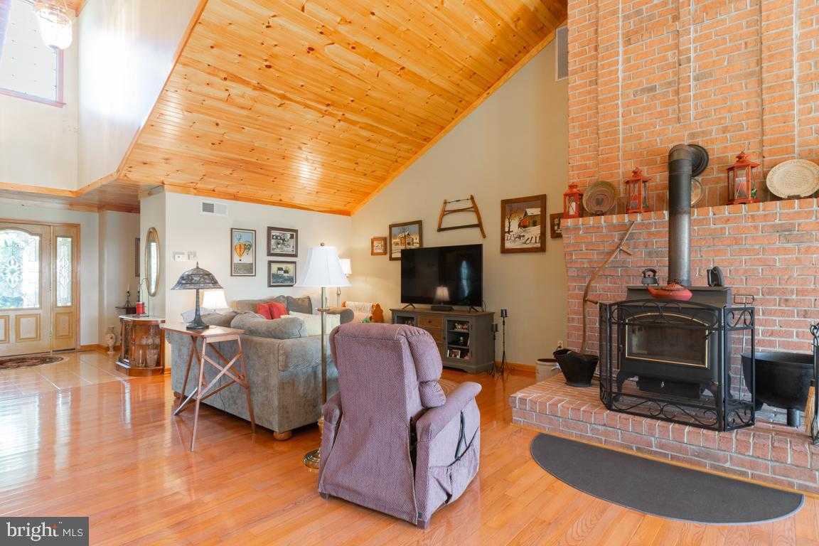 613 Hanover Pike photo 17