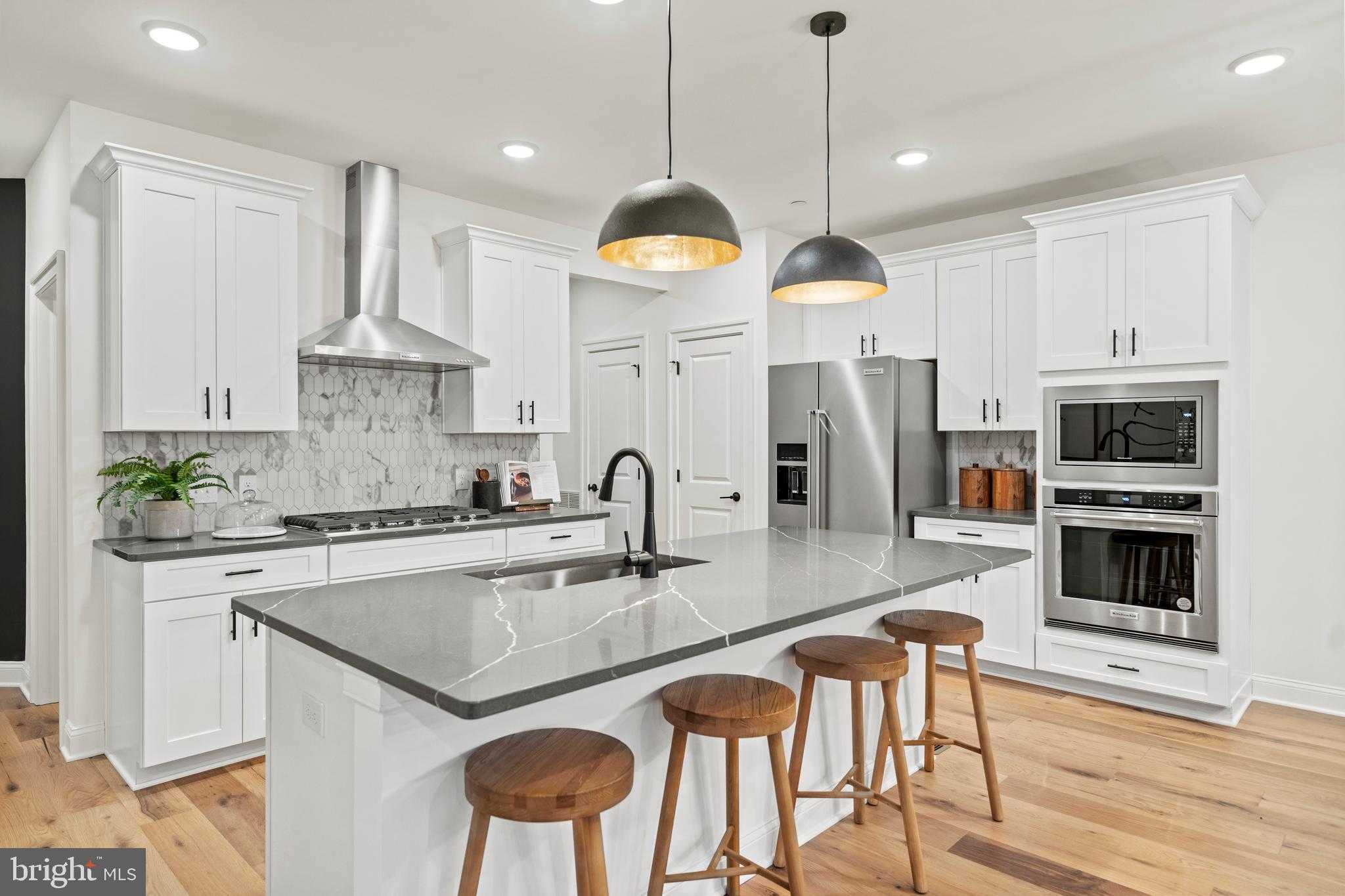 124 S Buck Tavern Way photo 2