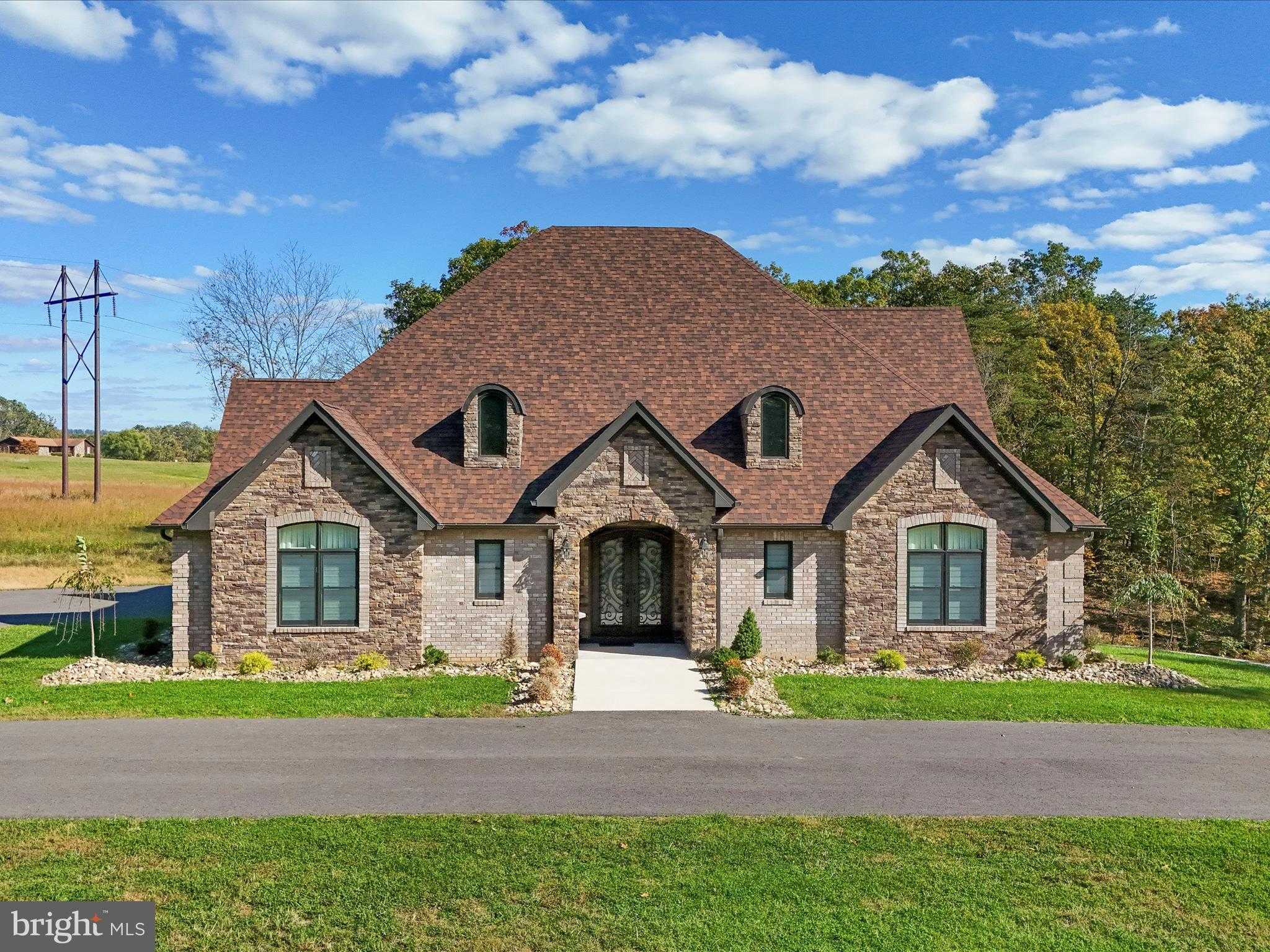 895 N Lakewood Dr photo 2