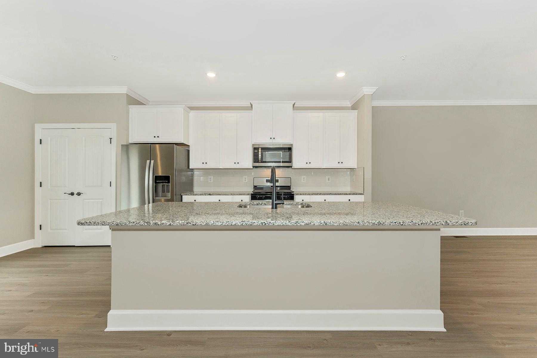 504 Iverson Rd photo 8