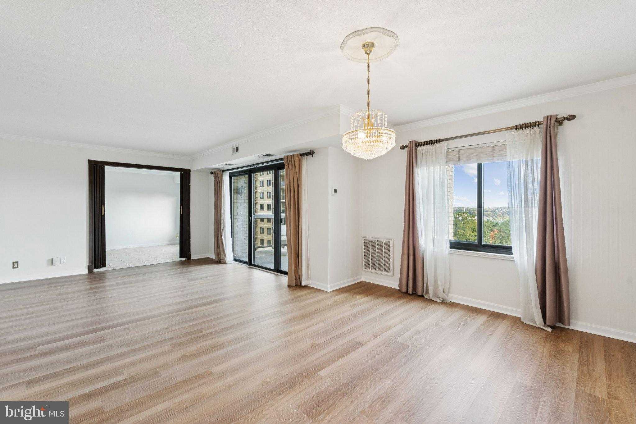 205 Yoakum Pkwy Unit 823 photo 4