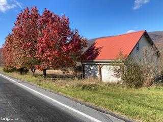 18493 Amberson Rd photo 7