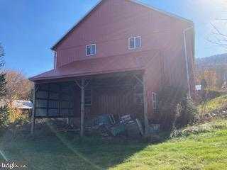 18493 Amberson Rd photo 8