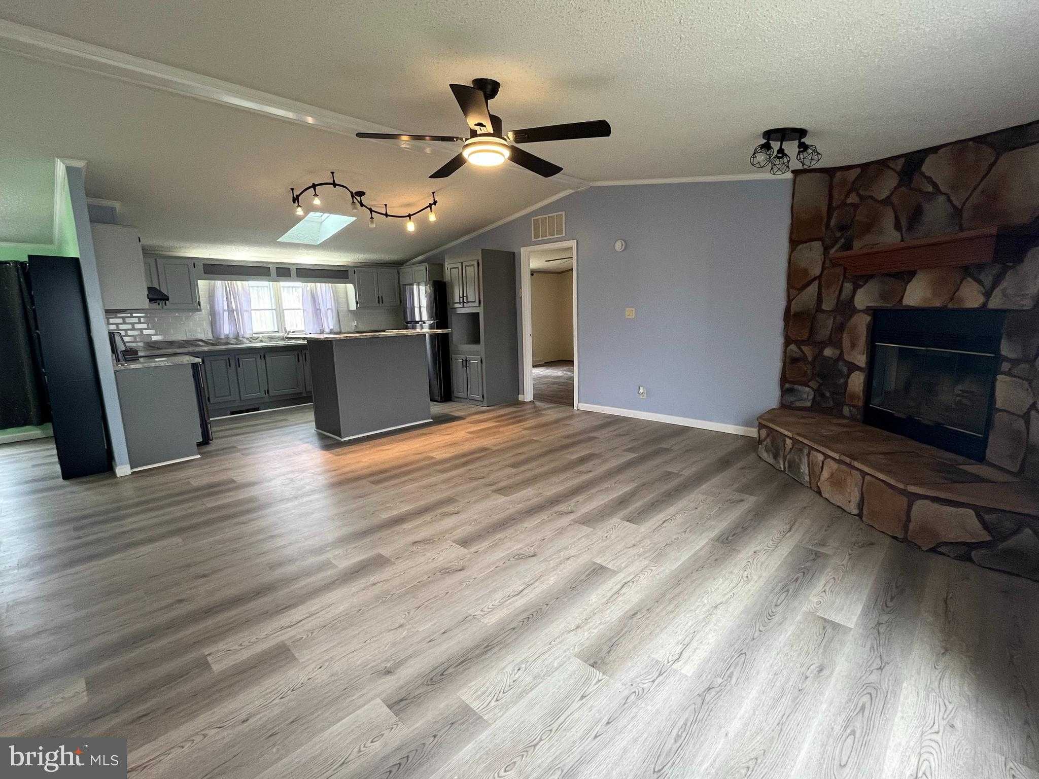 880 Royal Crest Dr photo 11