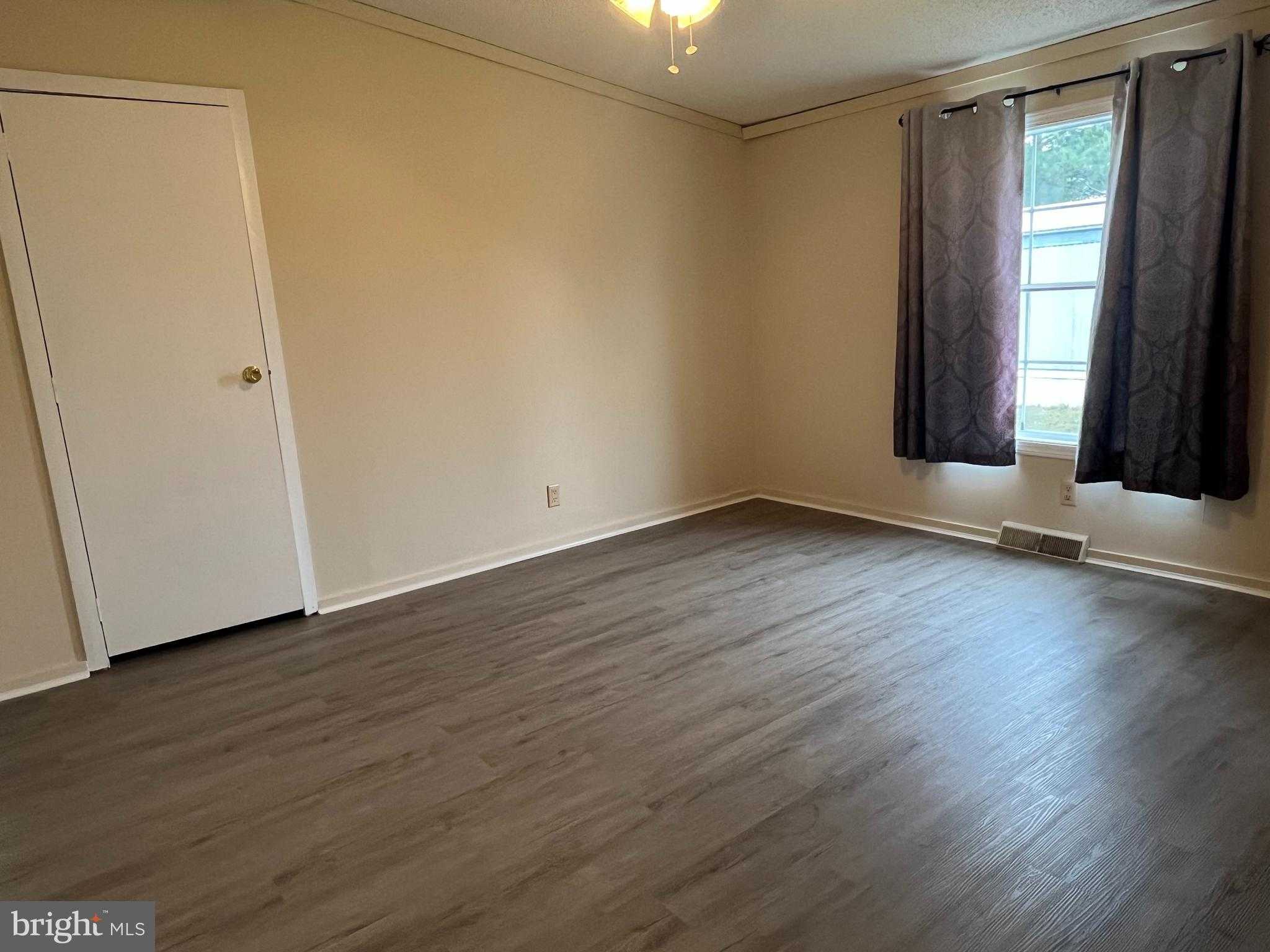 880 Royal Crest Dr photo 19