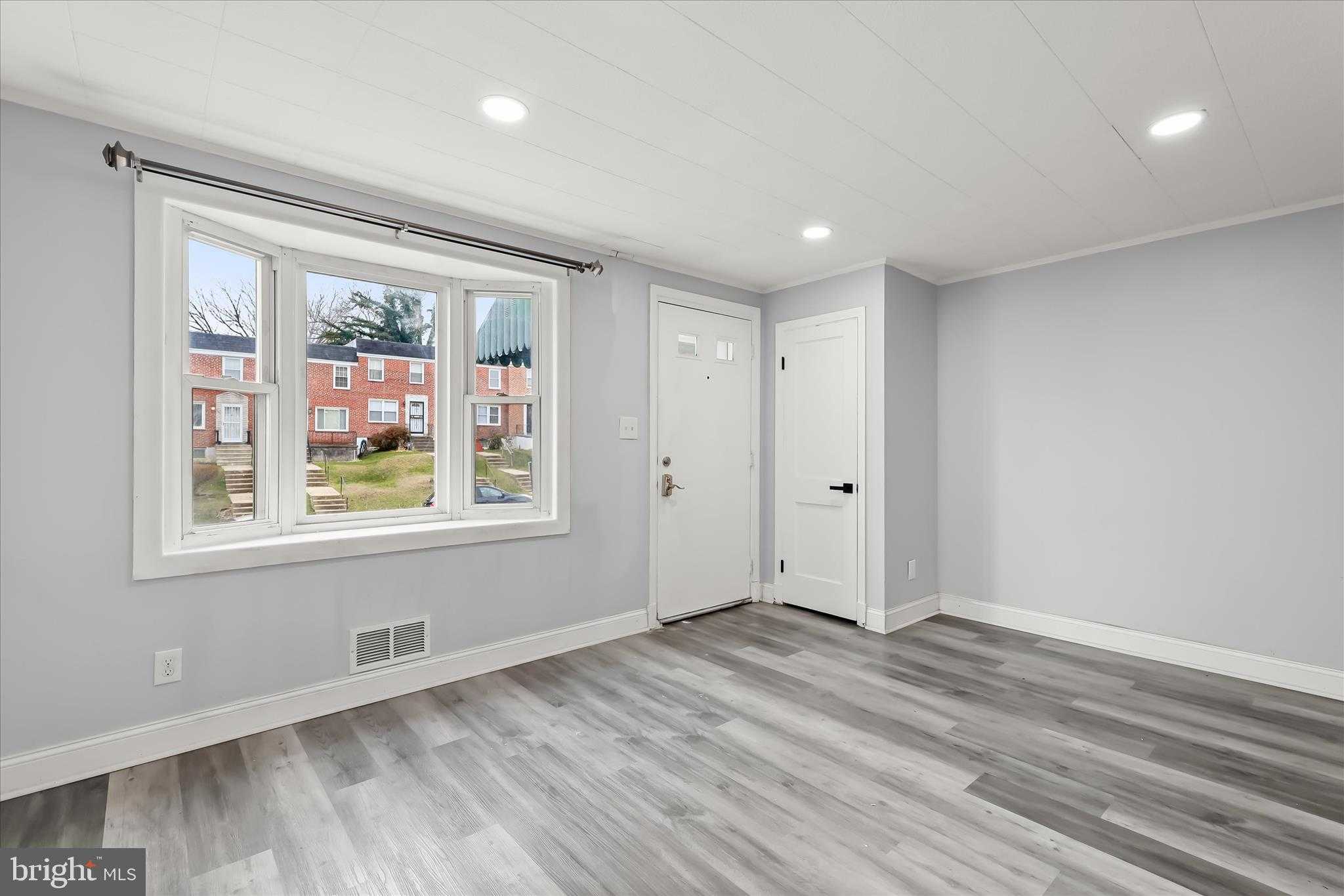 4352 Eldone Rd photo 4