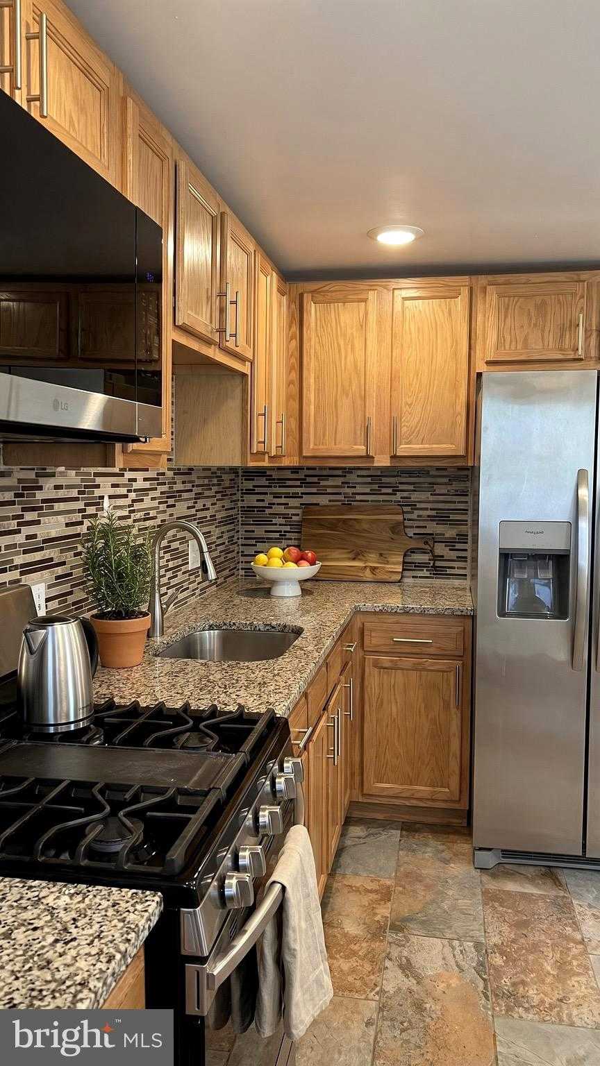 4343 Roberton Ave photo 10