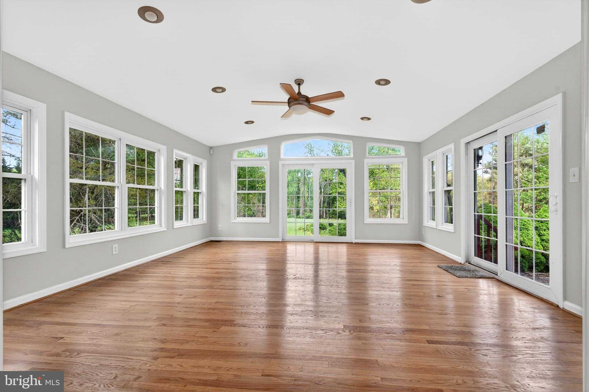 6 Jonathans CT photo 18