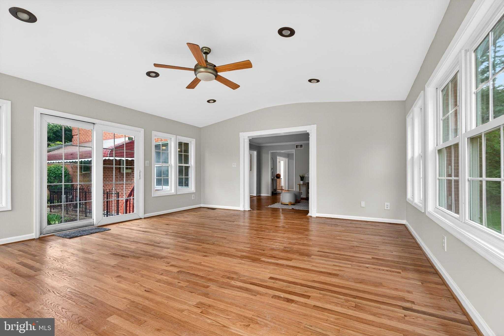 6 Jonathans CT photo 19