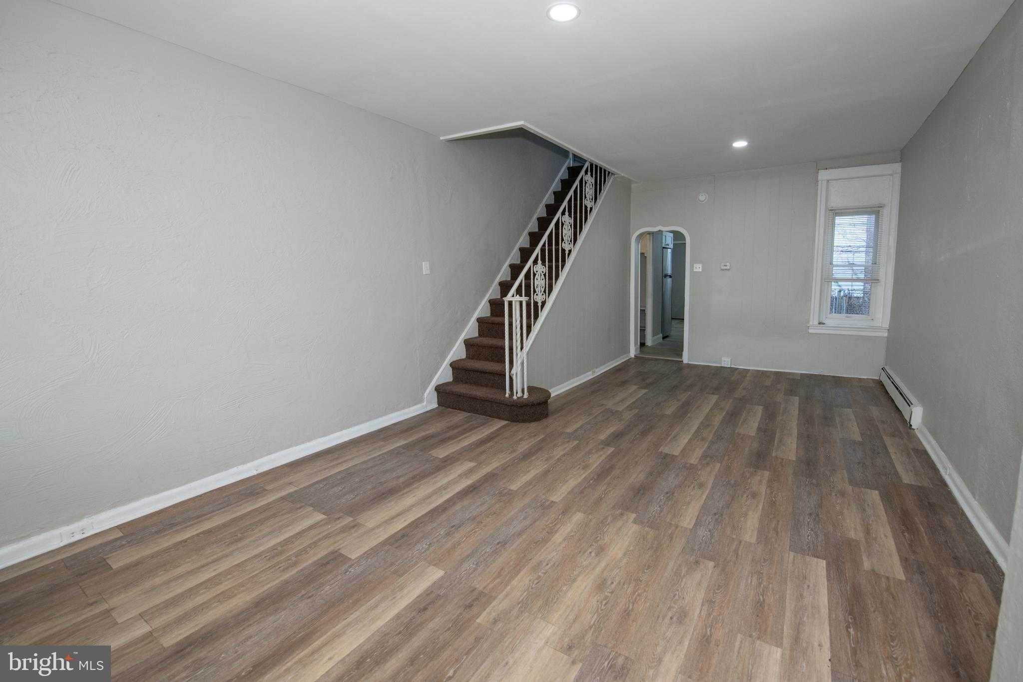 2047 Albright St photo 3