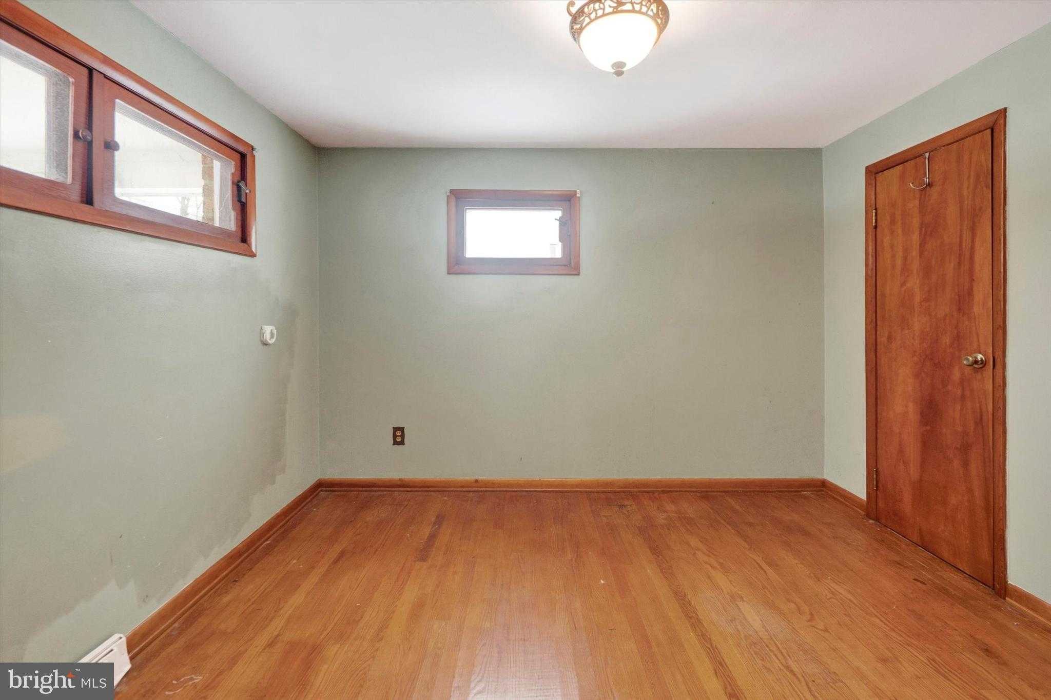 15912 Falling Waters Rd photo 8